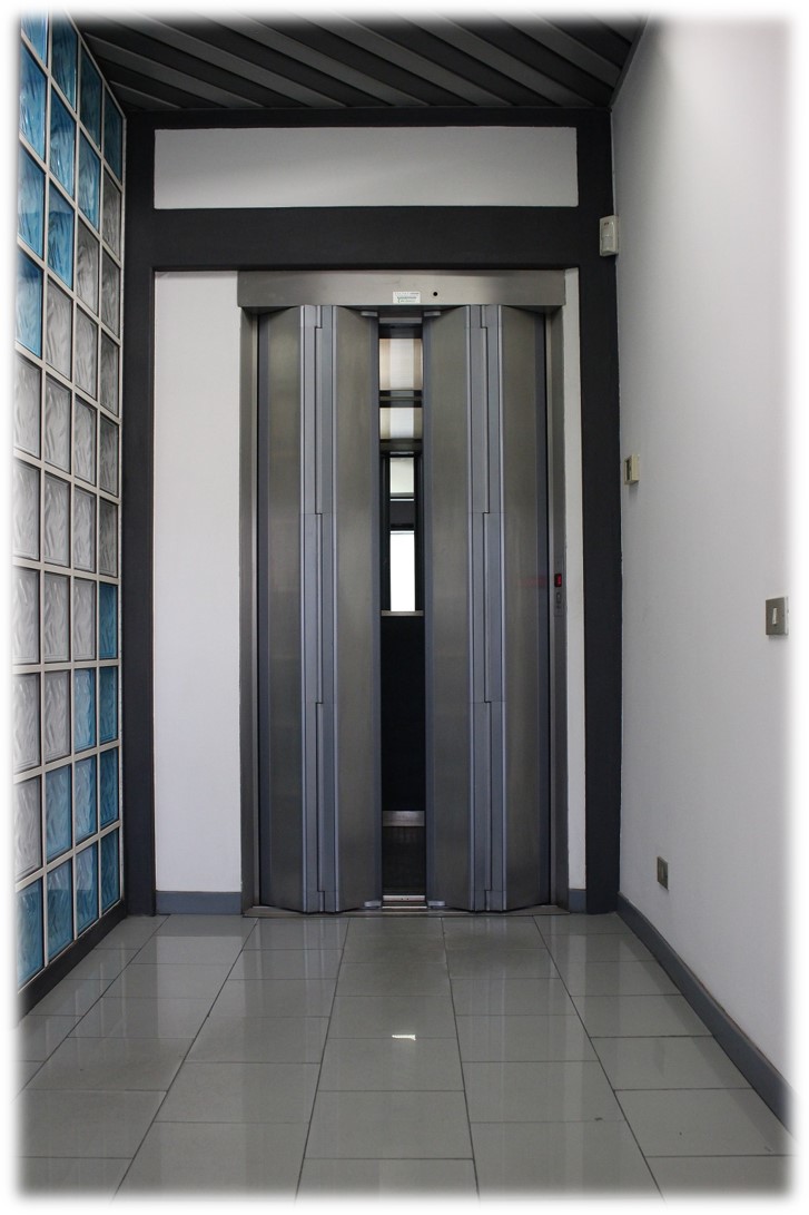 Cửa xếp tự động